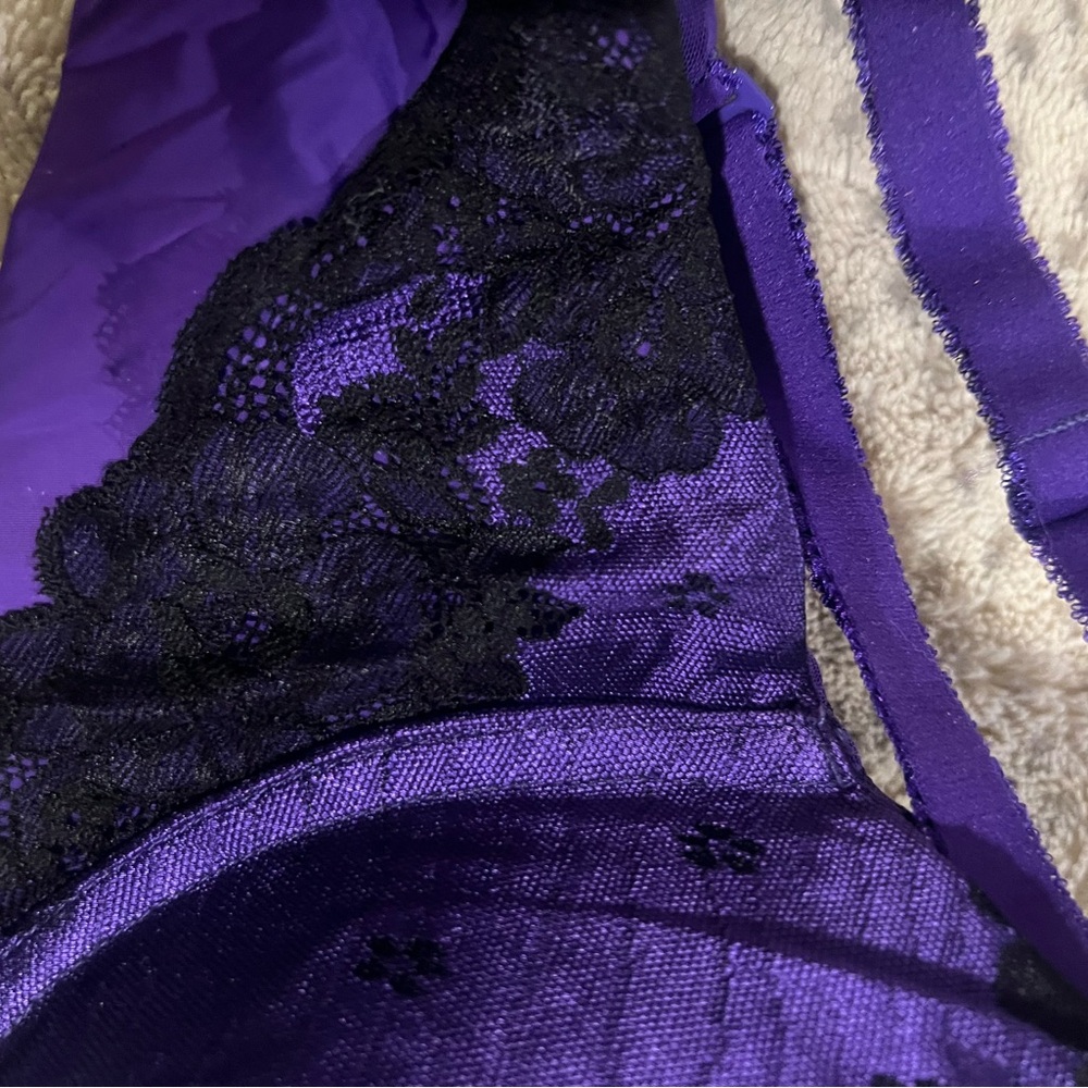 Black and Purple lacy bra 42dd - Picture 5 of 5